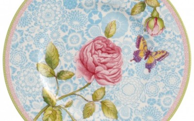 Decorazioni moderne con fantasie di rose in un nostalgico stile arte povera  Rose Cottage