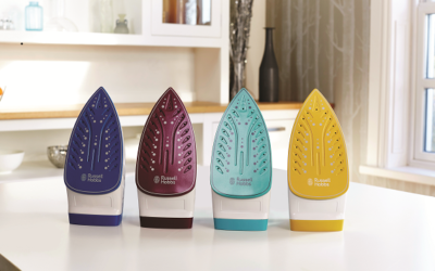 Arriva LIGHT&EASY BRIGHTS,  la nuova linea di ferri da stiro colorati firmati Russell Hobbs